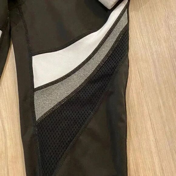 BUNDLE Workout top and bottom - Picture 6 of 7